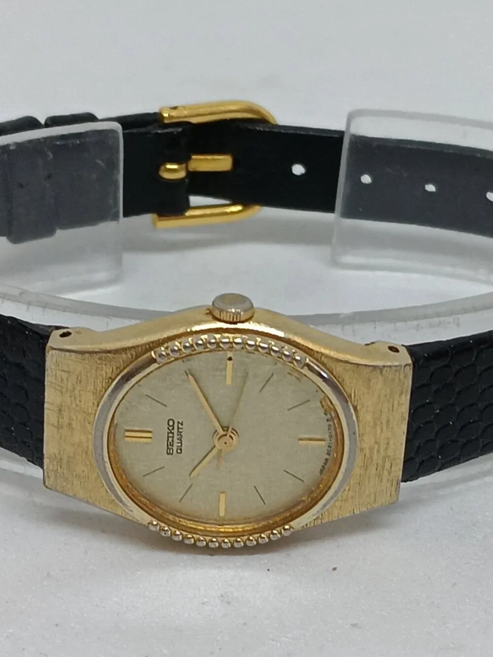 VINTAGE 1984 Seiko 2C21-5060 Women's 19mm x 26mm Japanese Quartz Watch NEW BATT